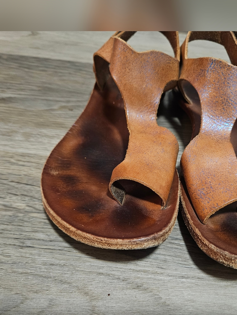 Cydwoq Brown Leather Toe-Loop Sandals - Picture 4 of 7